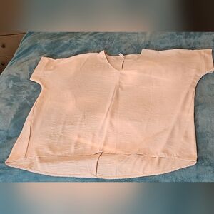 Zenana 1X Cream Crinkle Material, Wrinkle Free, Oversized, V-Neck Gently Worn